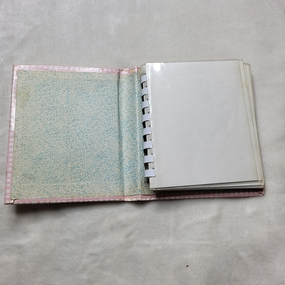 Vintage Mini Photo Album. Pink with Girl looking into a mirror. - Picture 3 of 5